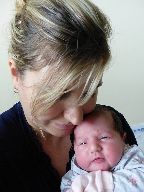 Ema Tvrdíková se narodila 20. srpna 2021 v kolínské porodnici, vážila 3430 g a měřila 49 cm. V Prostřední Vsi bude vyrůstat s maminkou Lenkou a tatínkem Janem.