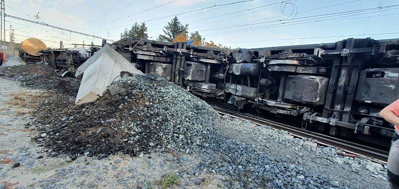 U katastrofy na železnici pomáhali milovníci amerických aut a rocku.