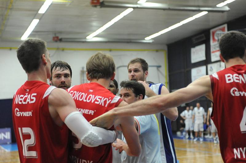 Semifinále Mattoni NBL 2.zápas: Kolín - Nymburk 90:88 pp