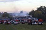 Požár na letišti u obce Doubravčice na Kolínsku