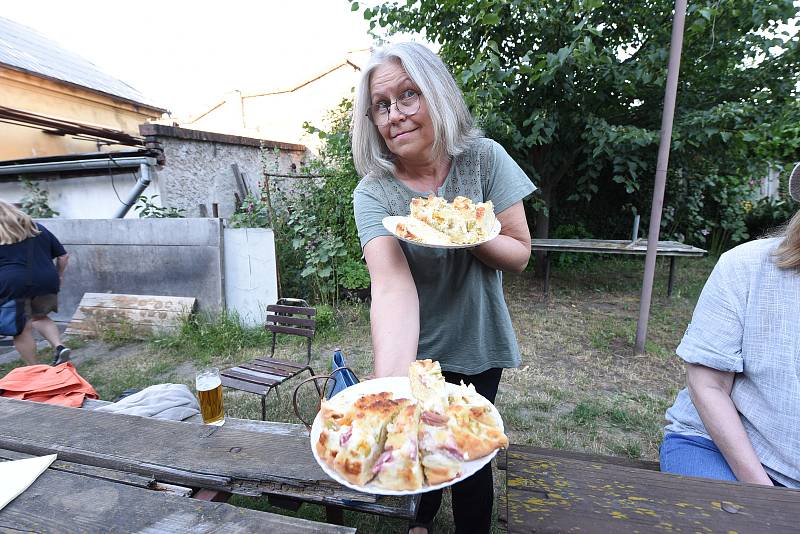 Zajímavá výstava se otevřela první prázdninové úterý v kolínské Malé galerii Na Hradbách.