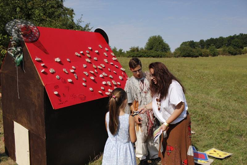 Souběžně s letním rodinným festivalem Kouřimská skála se v Kouřimi v sobotu odpoledne uskutečnil 18. ročník Putování s pohádkou. 