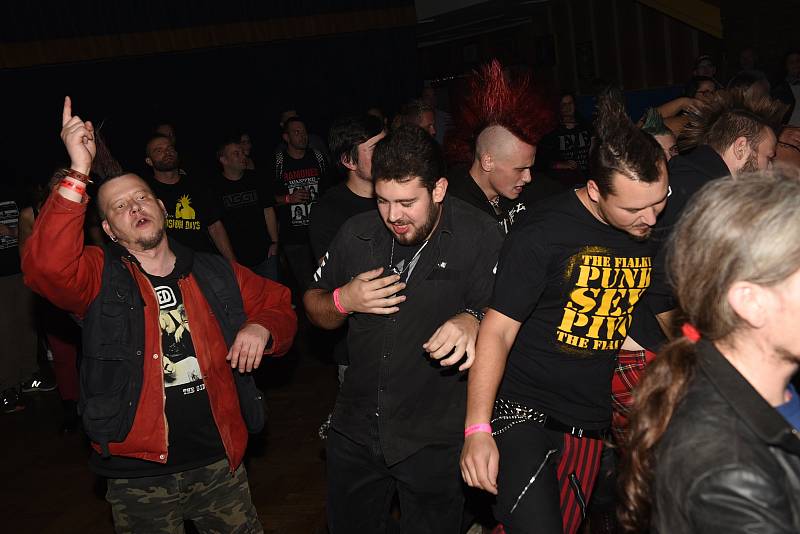 Roztančený a pohodový Totální punkový večírek, jak akci pořadatelé nazvali, končil po půlnoci.