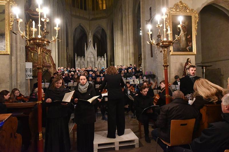 Česká mši vánoční autora Jakuba Jana Ryby v podání Kolínské filharmonie.