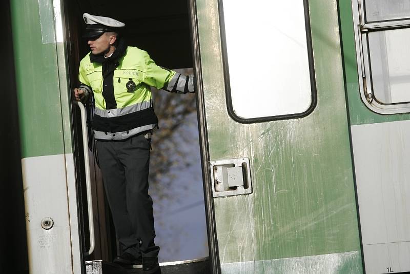 Tragická sobotní srážka rychlíku s náklaďákem u Sandberku