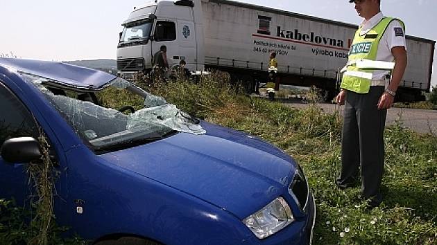 Ošklivě vypadající dopravní nehoda se naštěstí obešla bez vážnějších zranění.