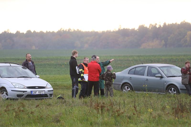 Požár na letišti u obce Doubravčice na Kolínsku