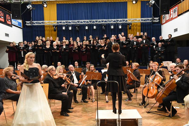 Podzimní koncert Kolínské filharmonie ve velkém sále Městského společenského domu v Kolíně.