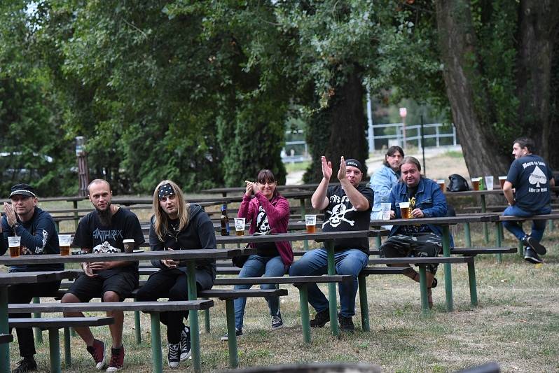 Na festivalu Rockový Týnec zahrála pětice legendárních kapel, došlo i na moravského hosta.