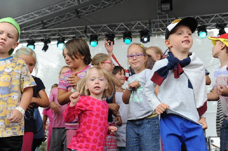 Festival Kefír se přesunul k zámku Kačina