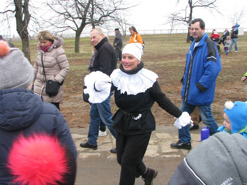 Národopisný pořad na téma lidového masopustu přilákal do skanzenu obrovské množství návštěvníků.