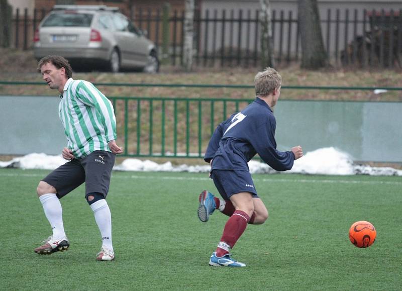 Z utkání kosteleckého turnaje Tuchoraz - Teplýšovice (6:4).