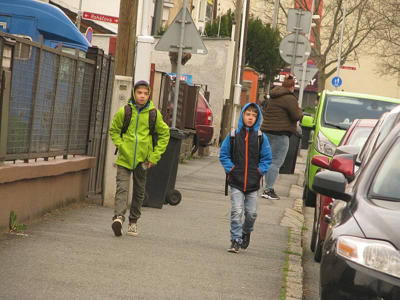 Z návratu dětí do 4. základní školy v Kolíně po skončení nouzového stavu.