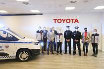 Předání vozů Městské policii v Kolíně od společnosti Toyota.
