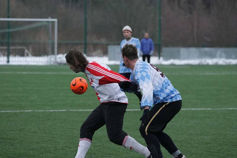 Z utkání na turnaji v Kostelci mezi týmy Louňovic a Sázavy (4:3).