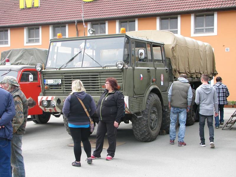 Den s historickou technikou ve Velkém Oseku