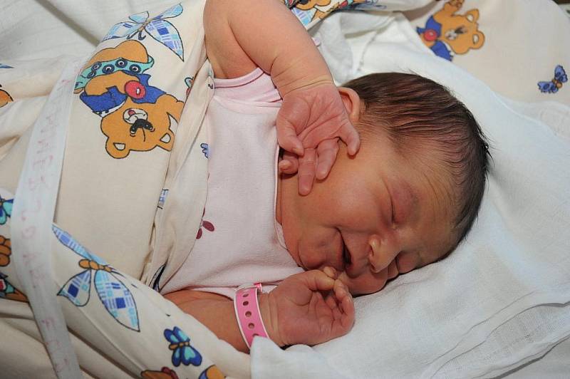 Rovných 4 000 gramů vážila a 53 centimetry měřila při svém narození 8. září Elizabeth Mommers, která přibyla k šestileté sestřičce Radce rodičům Radce a Rickovi do Velkého Oseka. 
