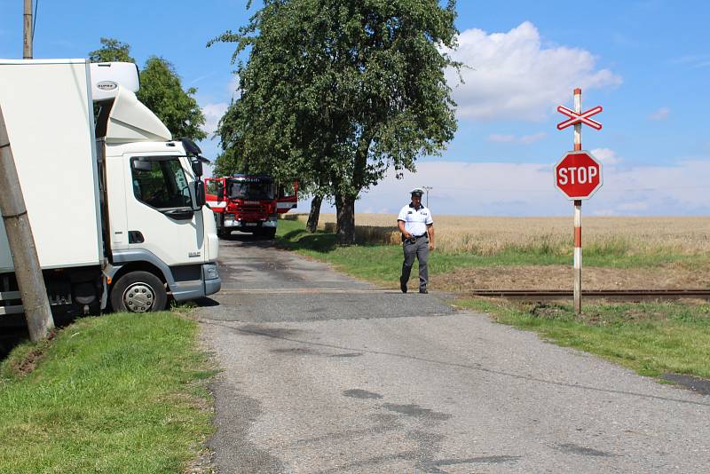 Nehoda na železničním přejezdu u obce Ratboř