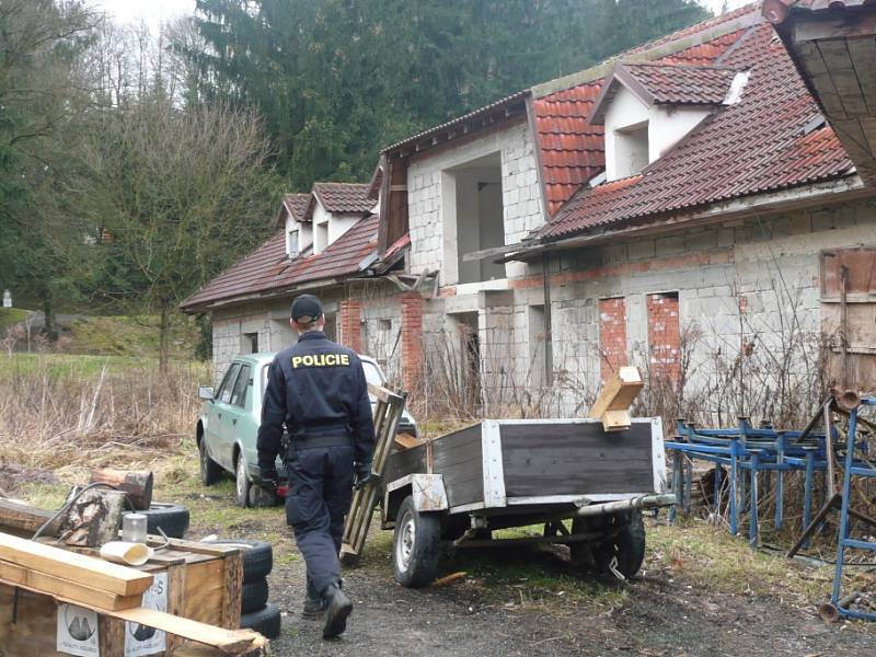 Policejní kontrola chatových oblastí. 23.3.2009 