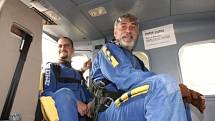 Spolu s tandem pilotem letěl Jan Rosák minutu volným pádem rychlostí 200 kilometrů v hodině a pak krásných osm minut na padáku. Seskok se uskutečnil ve středu 29. srpna na kolínském letišti.