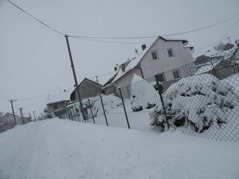 Velké starosti se sněhem měli i menší obce