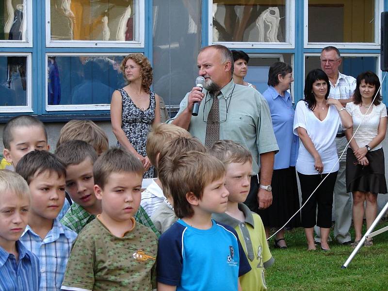 Slavnostní loučení s žáky devátých tříd na 7. základní škole.