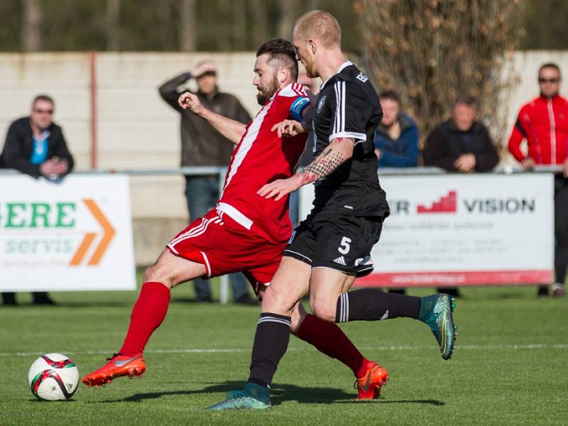 Z utkání Brozany - FK Kolín (0:1).