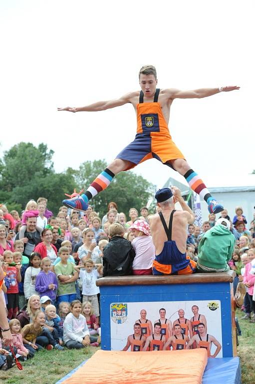 Festival Kefír se přesunul k zámku Kačina