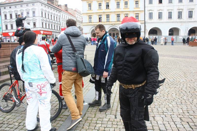 Vánoční vyjížďka kolínských motorkářů, kterou organizuje Kolínská verbež.