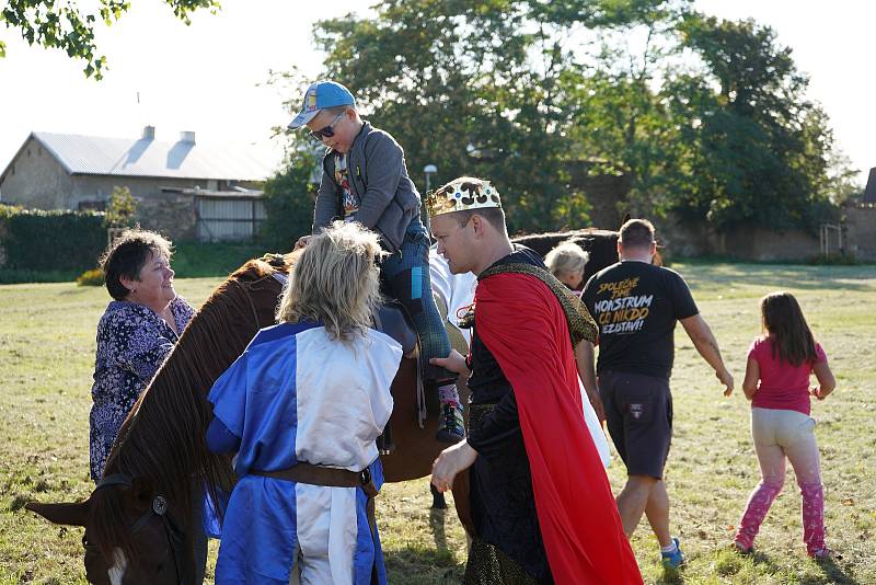 Na pečecké Svatováclavské vinobraní letos zavítal král Přemysl Otakar II. v podání pořadatele Michala Müllera.