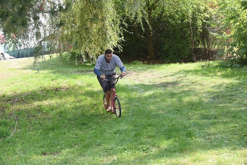 Dožínky přinesly zábavnou soutěž i festival rockových kapel