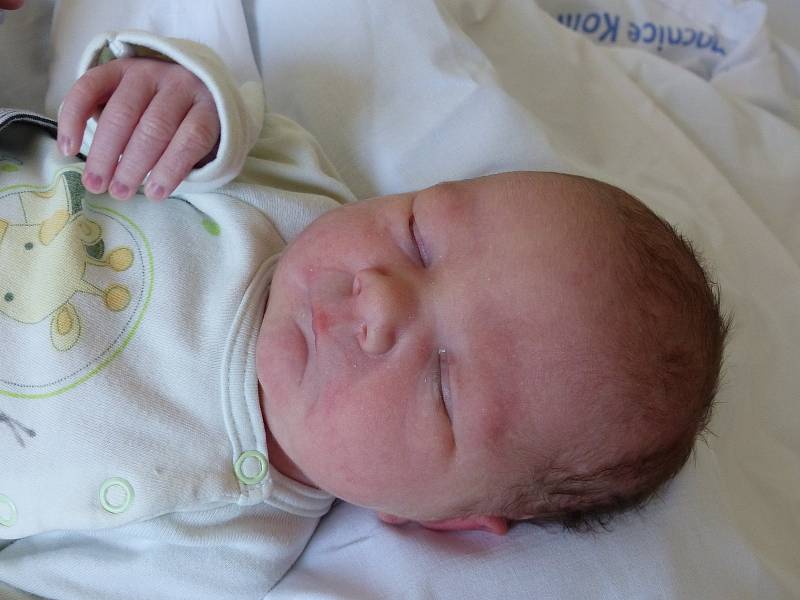 Matěj Kubín se narodil 23. března 2022 v kolínské porodnici, vážil 3630 g a měřil 52 cm. V Bečvárech ho přivítal bráška Fíďa (3) a rodiče Leona a Jan.