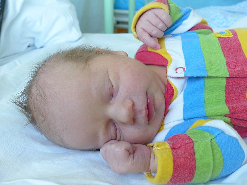 Eduard Serbus se narodil 23. dubna 2019, vážil 3445 g a měřil 50 cm. V Poděbradech se z něj těší sestřička Natálka (2) a rodiče Aneta a Tomáš.