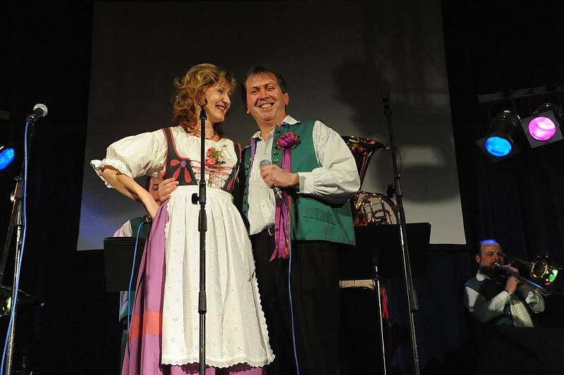 Letošní hudební rok v kolínském Městském společenském domě zahájila v úterý večer pražská dechovka Krajanka.