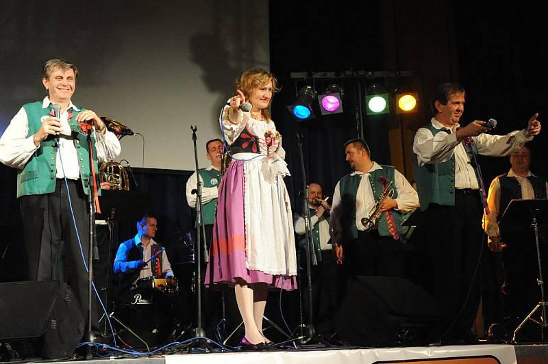 Letošní hudební rok v kolínském Městském společenském domě zahájila v úterý večer pražská dechovka Krajanka.
