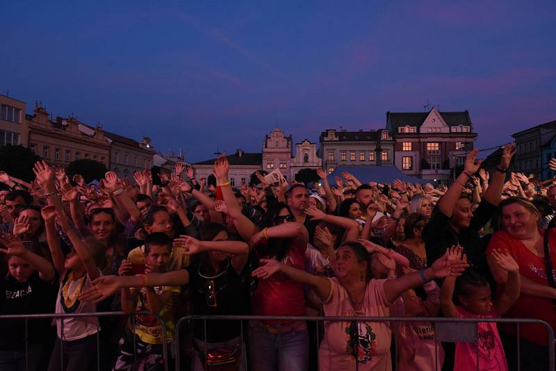 Kolínské kulturní léto: z koncertu zpěváka Marka Ztraceného na Karlově náměstí.