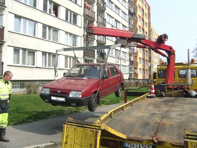 Odtahy vozidel v ulicích Kolína 6.4.2009