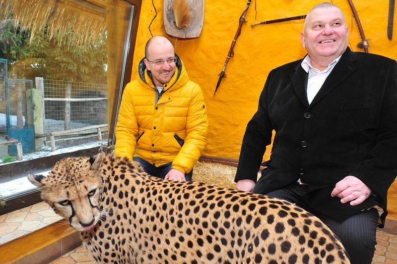 Hejtman Miloš Petera a náměstek Marek Semerád navštívili ZOO Chleby