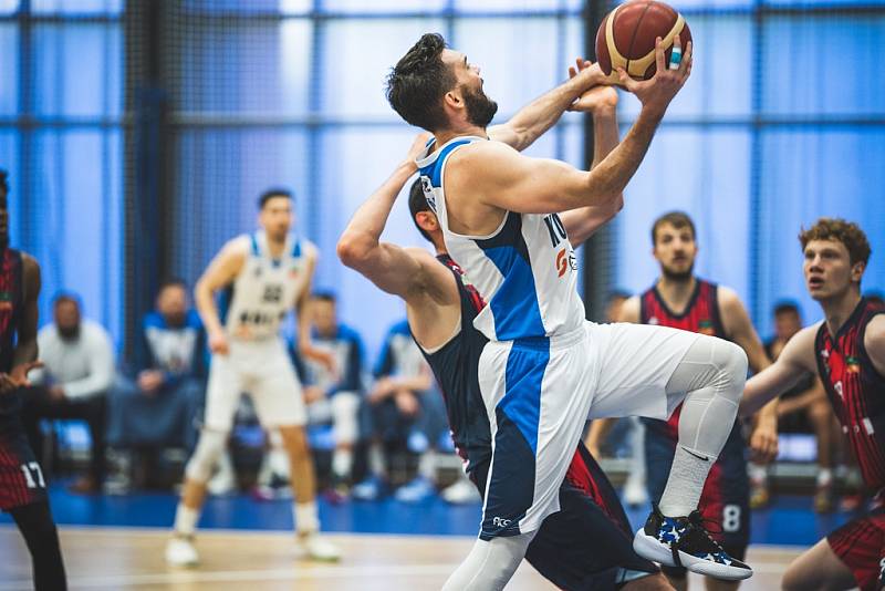 Z basketbalového utkání o třetí místo Kooperativa NBL Kolín - Brno (90:89)