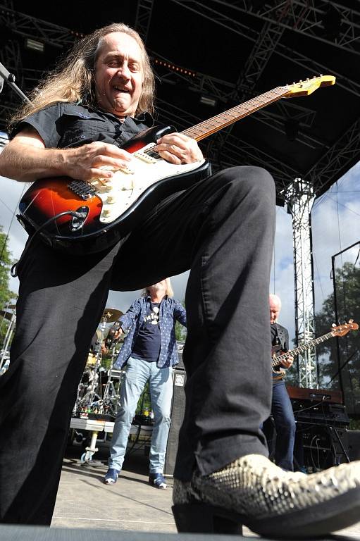 Na slavná léta festivalu Rock for People zavzpomínali v sobotu v areálu českobrodského stadionu Na Kutilce, kam se alespoň na jeden den opět vrátilo festivalové dění.