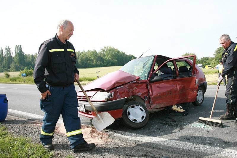 Dopavní nehoda na křižovatce od obce Kaňk na Kolín