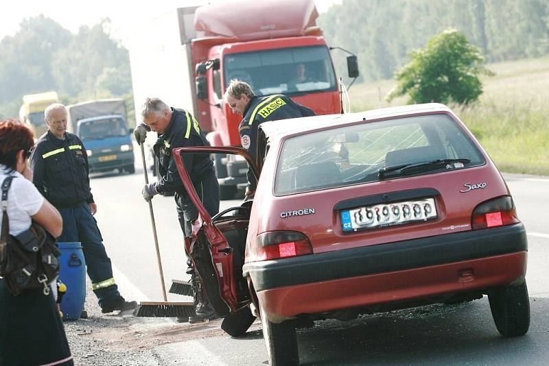 Dopavní nehoda na křižovatce od obce Kaňk na Kolín