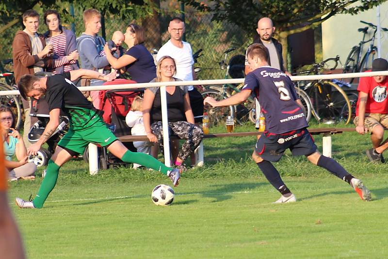 Z utkání Žiželice - Velim B (0:7).