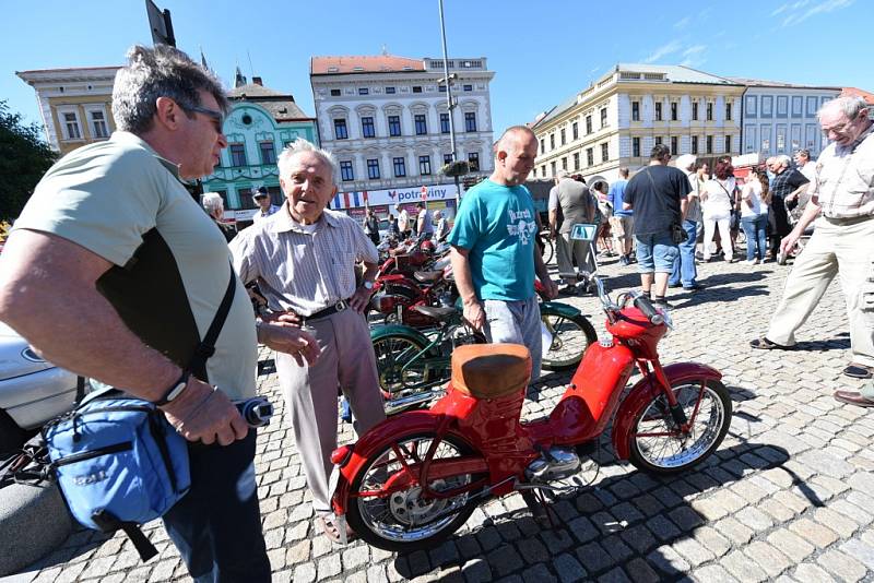 Do Kolína se opět sjela historická auta