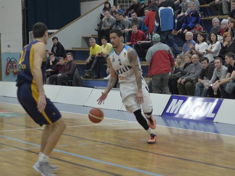 Z utkání BC Geosan Kolín - Opava (89:76).