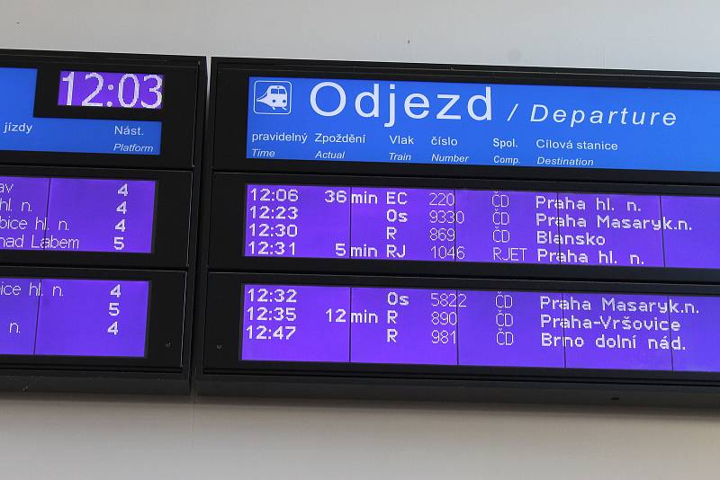 Zpoždění vlaků na nádraží v Kolíně v úterý 11. října 2022 kvůli nehodě nákladního vlaku v Poříčanech.