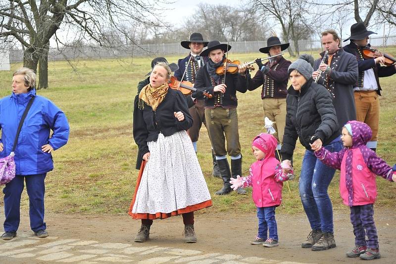 Národopisné pořady lákají stále více zájemců.