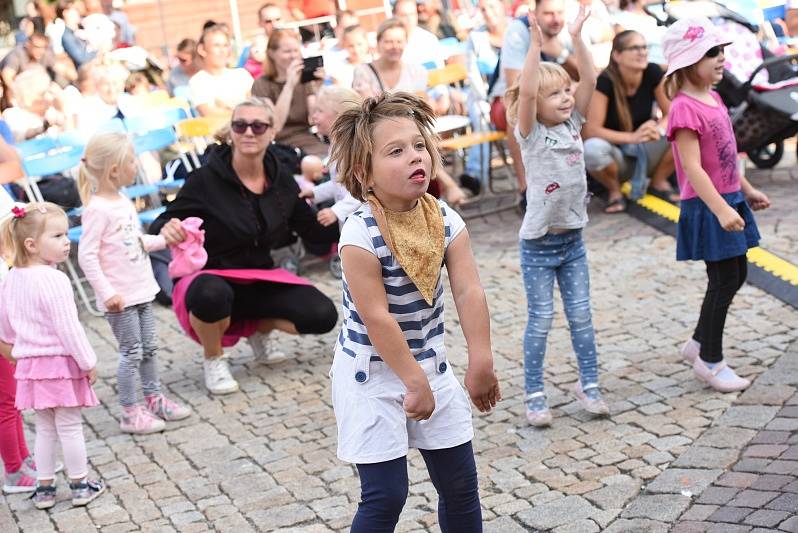 Posvícenské kulturní léto udělalo radost dětem i milovníkům písní Jaroslava Ježka.