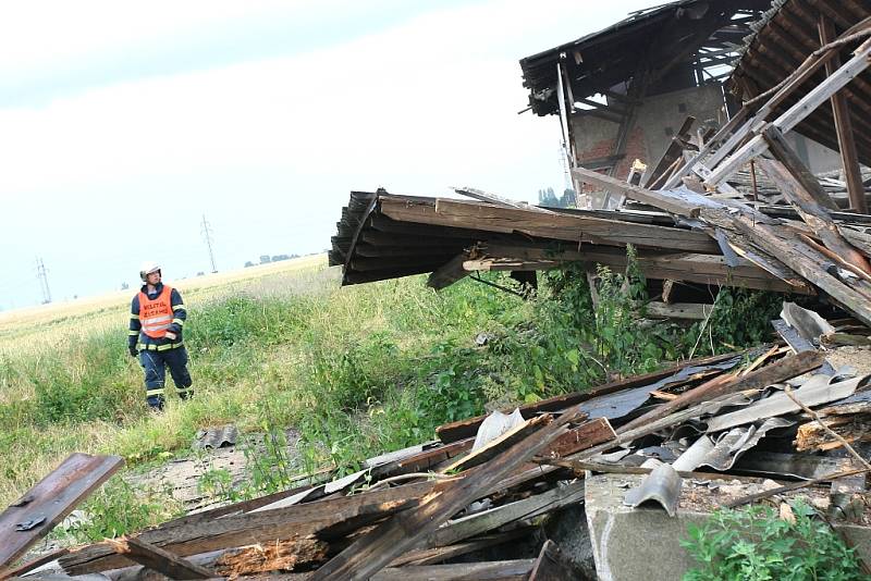 Domněnka, že pod sutinami zřícené střechy zůstaly děti, se naštěstí nepotvrdila