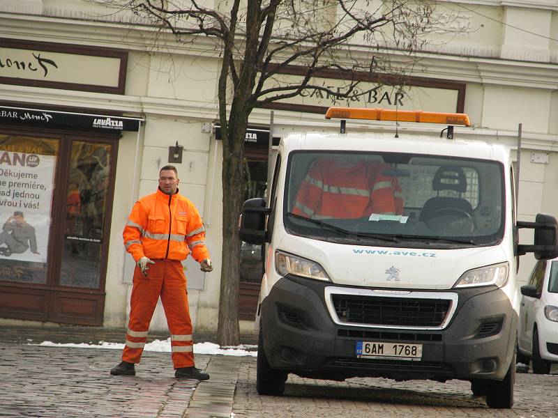 Vánoce opět na deset a půl měsíce odcházejí z našich domovů i ulic měst.